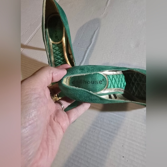 Dollhouse Emerald Heels with Gold Accent - Picture 2 of 8